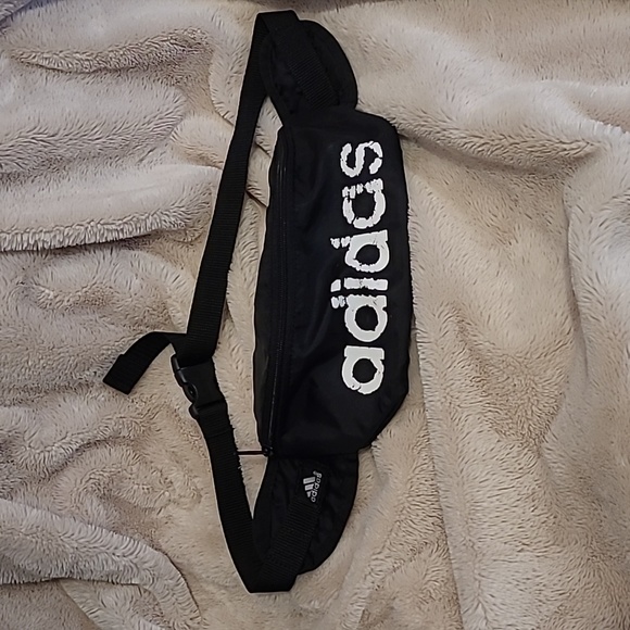 Adidas fanny pac - Picture 1 of 3